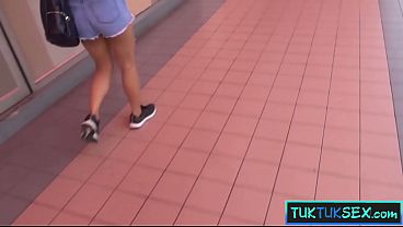 Gadis Lokal Thailand Digebet Di Tuk Tuk, Langsung Digiring Ke Kamar Hotel Buat Action Panas.