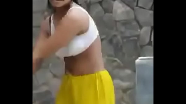 Tarian Desi Bikin Makin Panas, Goyangannya Bikin Ngilu Di Badan