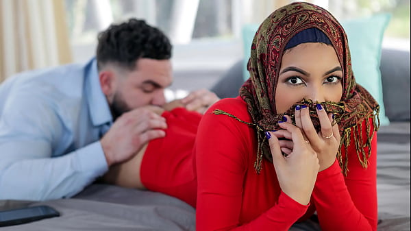 Abang Tiri Mau Ngajarin Adik Tiri Hijabnya Hal-hal Seru Sebelum Nikah – Hijab Panas