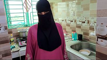 Selagi Istri Pergi, Suami Bejat Ngewe Pembantu Hijab Di Rumah Kosong