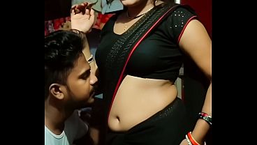 Desi Bhabhi Saree Navel Romannya Bikin Meleleh, Hot Banget!