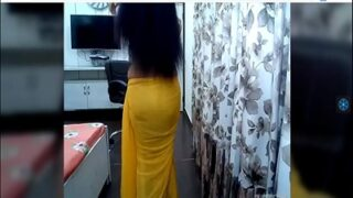 Cewek India Seksi Buka-bukaan Dan Goyang Telanjang Di Depan Webcam