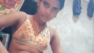 Desa, Gadis Desa Ngangkang, Bibir Sirsak Kebuka – Video Bugil Kampung