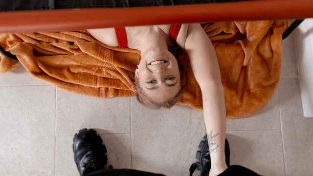Mofos – Cewek Nempel Banget, Bikin Keras