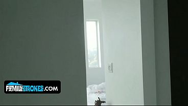 Gadis Pirang Montok Daisy Stone Digebuk Habis Sama Kakak Tiri Yang Lagi Horny