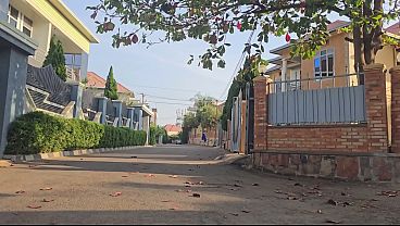 Astaga Mama Arab Sedang Coli Memek Di Depan Rumah Dekat Jalan Raya