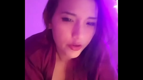 Ngemong Bigo Live, Goyangannya Bikin Tegang, Pandangannya Bikin Nagih.