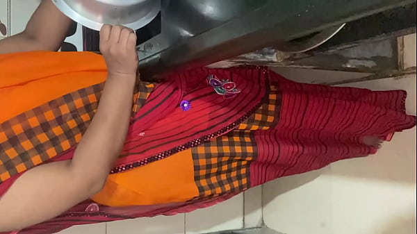 Bhabhi Ko Devar Ne Kitchen Se Bedroom Me Bula Ke Choda, Garmi Bhara Hindi Sex Mms Viral Hogaya.