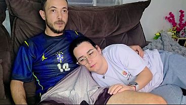 Kakak Tiri Digoda Adik Tiri Sambil Nonton Bola Brasil, Bikin Makin Panas
