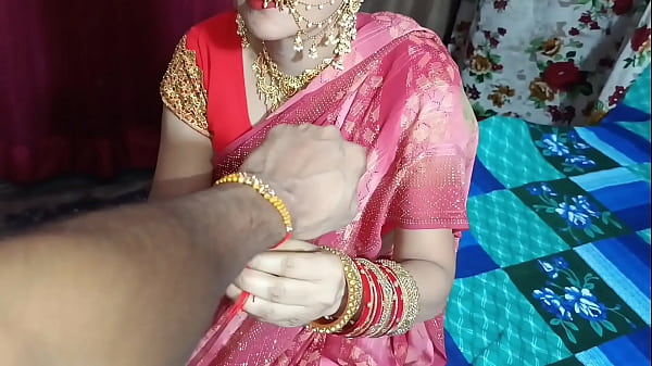 रक्षाबंधन पर सौतेली बहन ने सौतेले भाई को राखी बांधी और गिफ्ट में अपनी नंगी बुर दिखाई, साफ हिंदी में आवाज़ के साथ